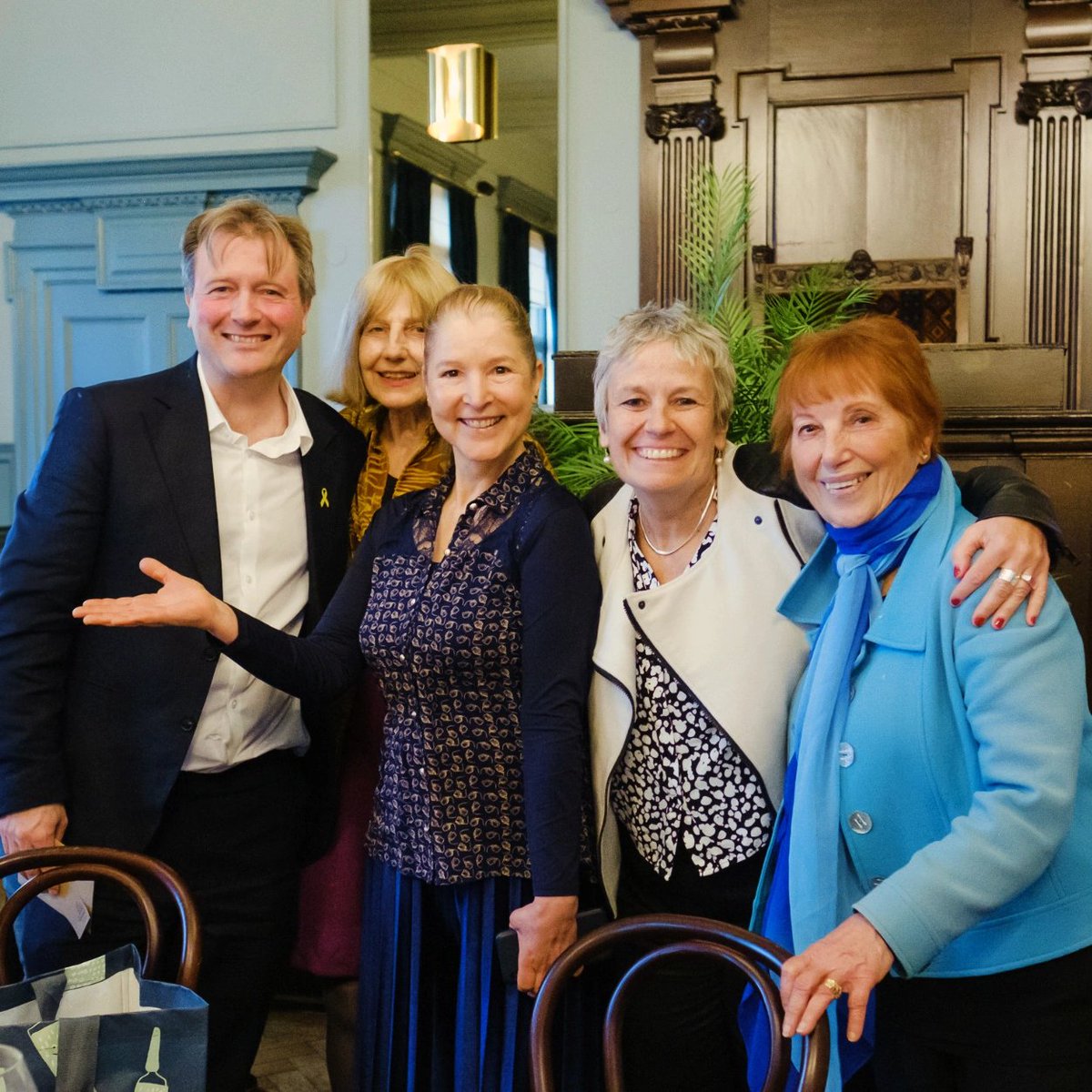 BeardLouisa's tweet photo. A group picture with Richard Ratcliffe, who gave an inspiring speech about the power of good versus injustices, and we all relished the happy ending after his family's ordeal.

Photo credit: Patricia Rayner

#richardratcliffe #thepowerofgood #truth #values #love #womeninbusiness https://t.co/pFyPi28snd