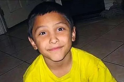 imadriienne's tweet photo. #TheTrialsOfGabrielFernandez #GabrielFernandez 

GRAPHIC💔 UPSETTING‼️⚠️

i cannot believe what im watching & hearing🥺 there’s absolutely nothing that prepared me for this limited series! 

this is beyond neglect! this is torture! this is murder beyond belief! of little Gabriel Fernandez💔 by his own mother, Pearl & her boyfriend, Isauro!

Gabriel suffered so much abuse, being tortured! left with black eyes, bruises & marks & burns…. all over his little body after being punched, kicked & beaten with a bat & a belt. he was handcuffed, gagged & was made to stay in a cabinet! 

the coroner found a substance that matched cat litter in his stomach! he was starved! made to eat only cat litter!

Gabriel died in 2013 at the hands of those who were supposed to love & care for him! 

the judge said “this is without a doubt the most aggravated and egregious case of torture this court has ever witnessed”.

please, if you see or hear any form of child abuse please report it to an Abuse Hotline🙏🏼📞

RIP Gabriel Fernandez 🙏🏼🕊️