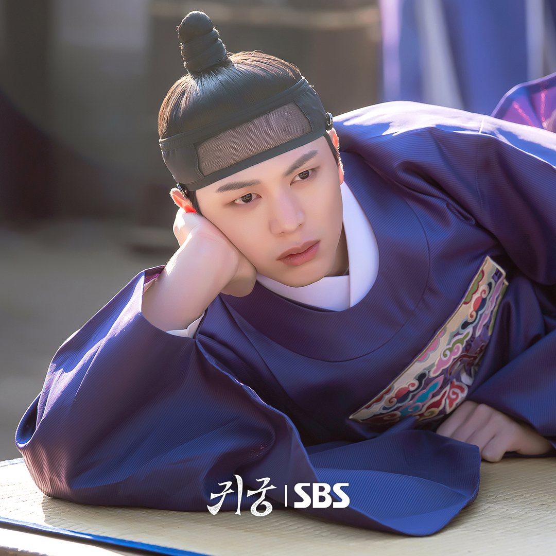 SBSNOW's tweet photo. 이렇게 매력적이고 잘생긴 이무기 보았느냐,,?
천년 묵은 매력을 지닌 강철이 육성재💙

SBS 새 금토드라마 <귀궁>
☞  4월 첫 방송

#SBS새금토드라마 #귀궁
#TheHauntedPalace #귀궁스틸 #스틸
#육신쟁탈판타지로코 #판타지 #로코
#육성재 #김지연 #김지훈 https://t.co/9giBsAxU5N