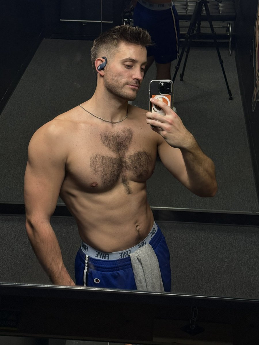 Happy actual st pattys day. I’m part Irish so I feel like this is only fitting ☘️🇮🇪