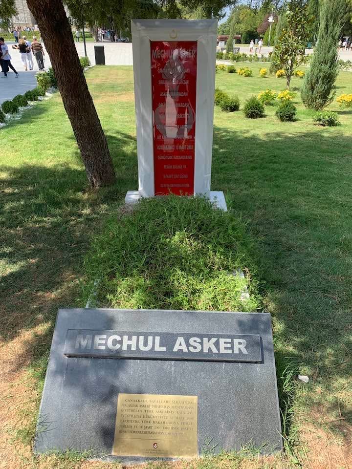 Tüm şehitlerimizi saygı,minnet ve rahmetle anıyoruz. Ruhları şad olsun. #18MartŞehitlerGünü #ÇanakkaleZaferi’nin 110 yıl   dönümü.