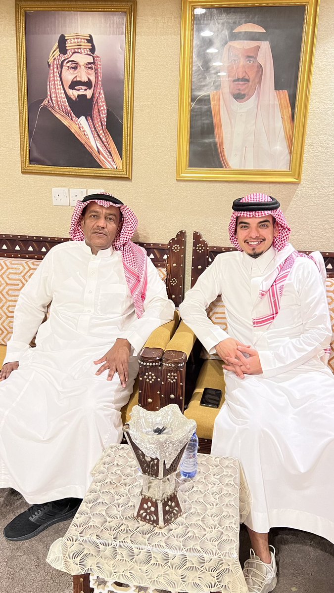 📸 صورة تجمع الأعضاء الذهبيين🤩

الأستاذ /راشد بن عيسى العويدان 🧡
الأستاذ /مقرن بن محمد المقرن 🧡

يا مرحبــــا ترحيبةٍ مالها عـــدد
لاعــدها العـــداد ضيّـــع عددها
🤍🧡
#الشرق