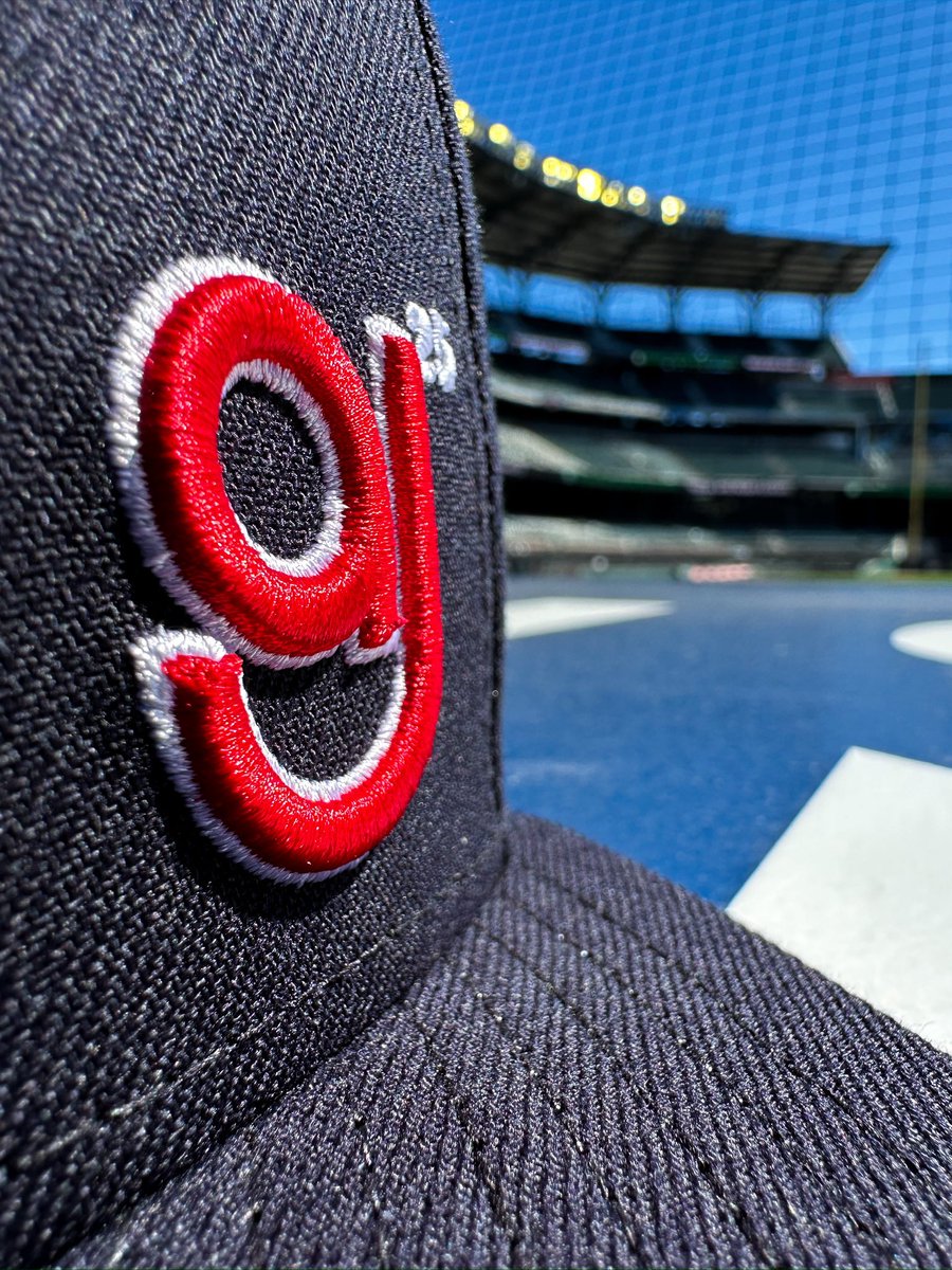 bravesthreads's tweet image. 🚨SNEAK PEEK! NEW @andruwjones25 designed caps are launching THIS SATURDAY 3/22 with an in-store appearance from the @braves legend himself! Purchase anything from the AJ25 Collection at Threads from 5-6pm & get one autograph from Andruw Jones!! In-store only, while supplies last