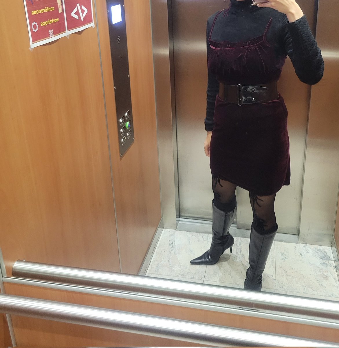AmmaRcarnage's tweet photo. Pet play must be one of my favorite 🙂‍↕️✨️🐕 Yes doggy, make my boots shiny, before I go to uni! 🎵

subs submissive dommes domina pet play dominatrix etcetera 🎭 https://t.co/AxWXiYE1Ie