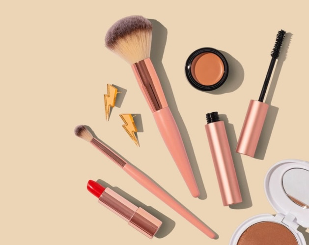 I just received Makeup from Anonymous via Throne. Thank you! throne.com/pillowmistress #Wishlist #Throne