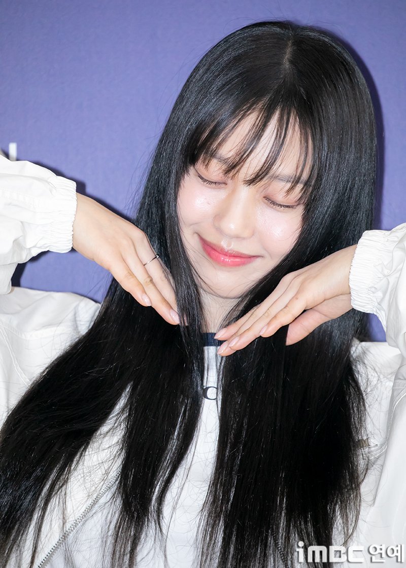 imbcenews's tweet photo. [포토] 고민시, 봄 꽃받침 
#고민시 #GoMinsi #오아이오아이컬렉션 #OIC
#OIOICOLLECTION #포토월_250318 [iMBC연예]

고민시는 유광 크롭 바람막이와 함께 스포티한 티셔츠, 와이드 청팬츠로 심플 클래식 봄 패션을 뽐냈다.

⬇️고화질 Click Plz⬇️
 https://t.co/HSh1f1vMSJ https://t.co/aICExhDLSn