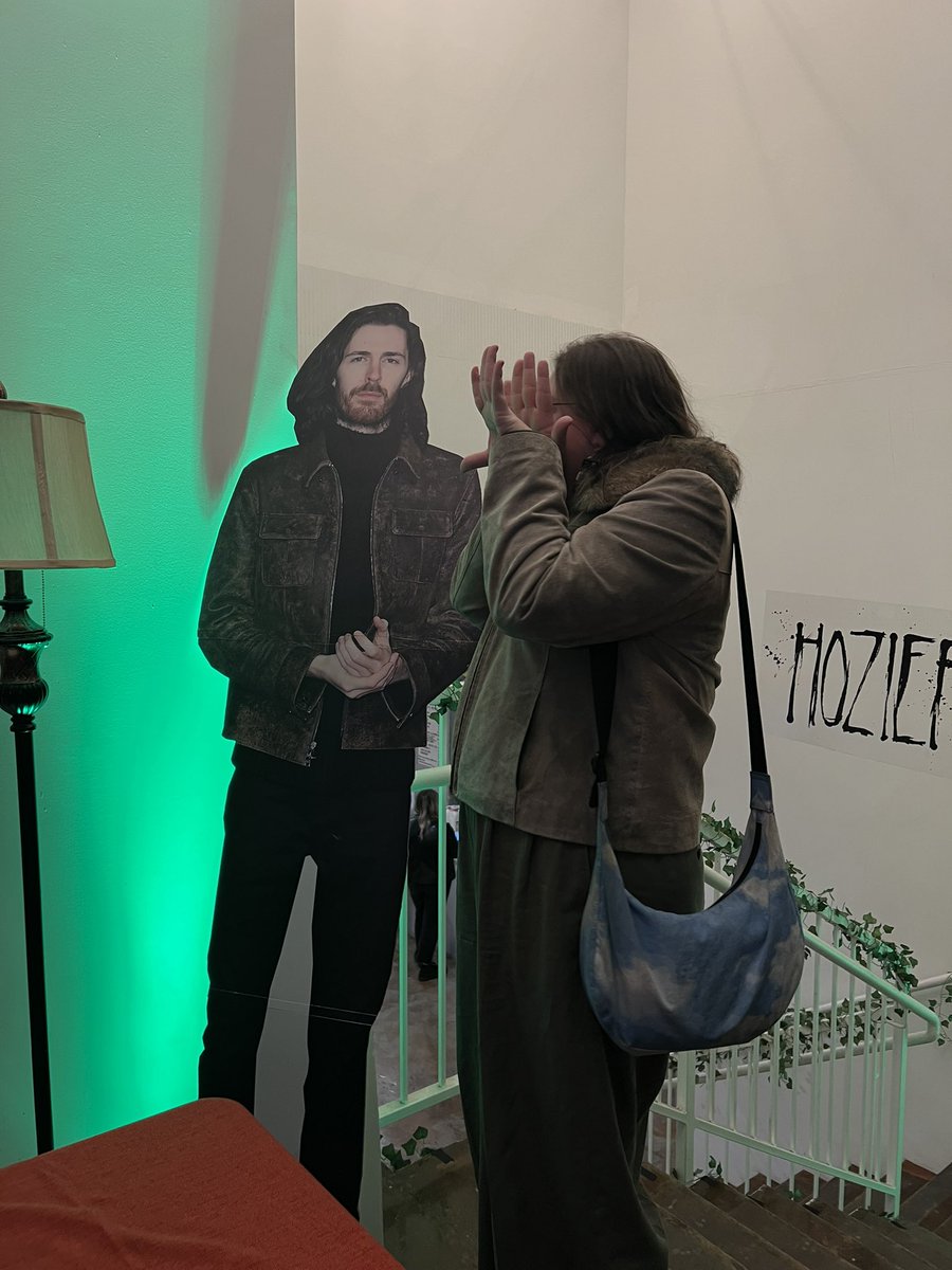 datrocketboi's tweet photo. No photos no photos!!! paparazzi!!!!!! Our relationship is PRIVATE ™ !!! https://t.co/WCnKehIHnD