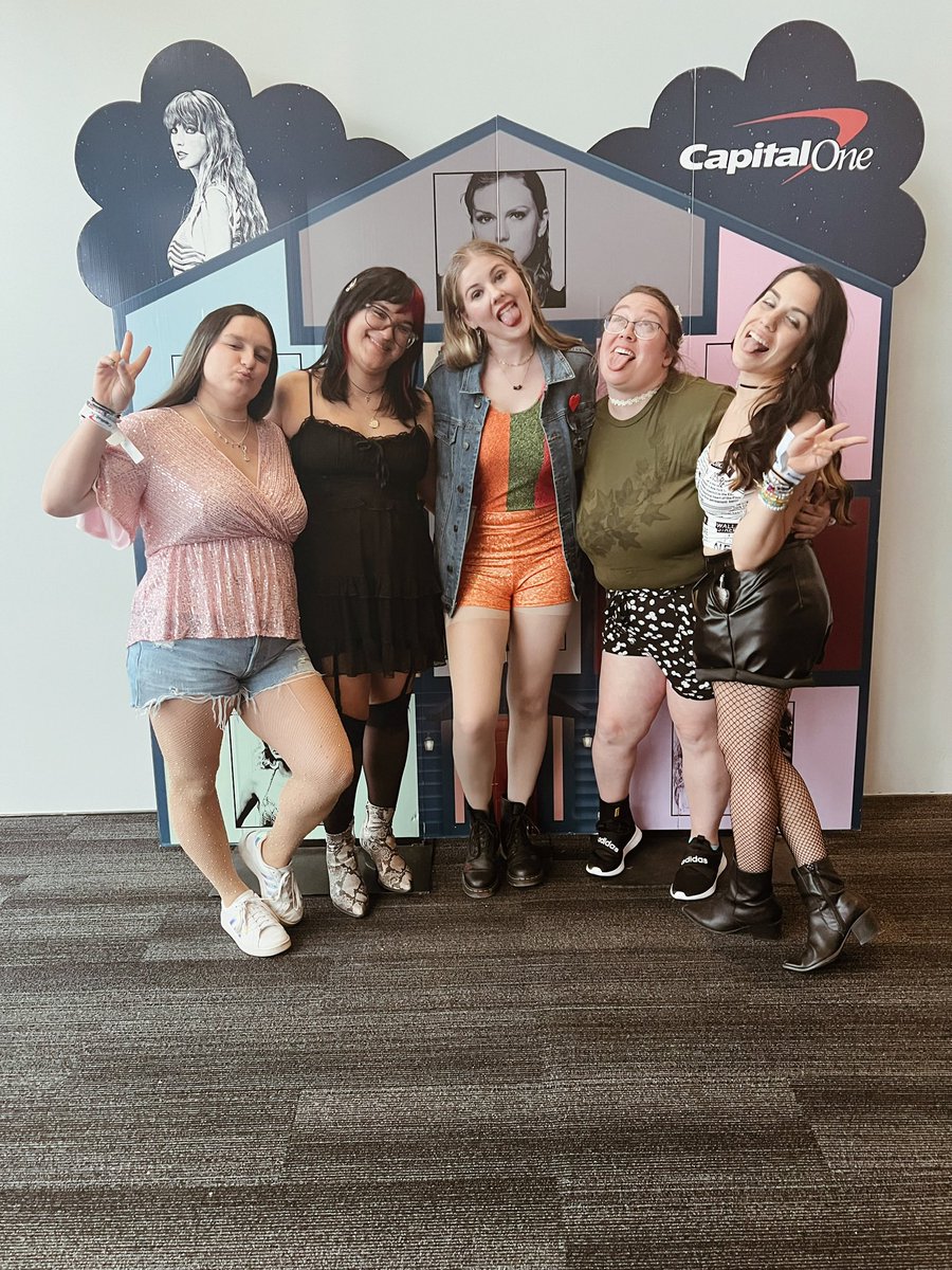 swifttheman's tweet photo. name a better way to re-unite than celebrating the tour of the CENTURY…. I’ll wait 😌🫶🏻✨ #TSTheErasTour #iHeartAwards2025 @taylornation13 https://t.co/41pQ5nhAHd