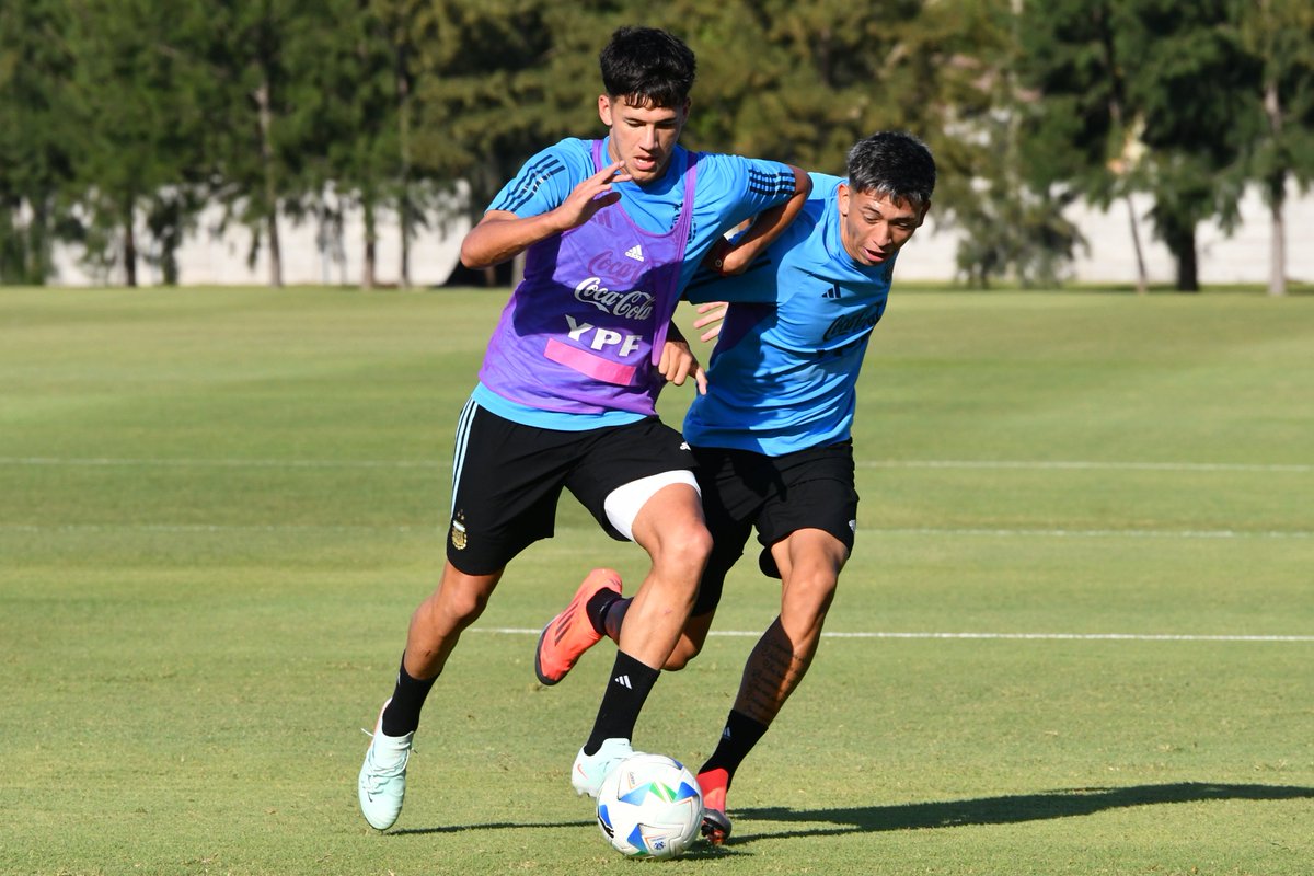 Argentina's tweet photo. Las Selecciones #Sub17 y #Sub20 entrenaron en el Predio Lionel Messi para comenzar sus microciclos de trabajo.

📰 https://t.co/qZhd1xYeIE https://t.co/Mu01h2g2Hc