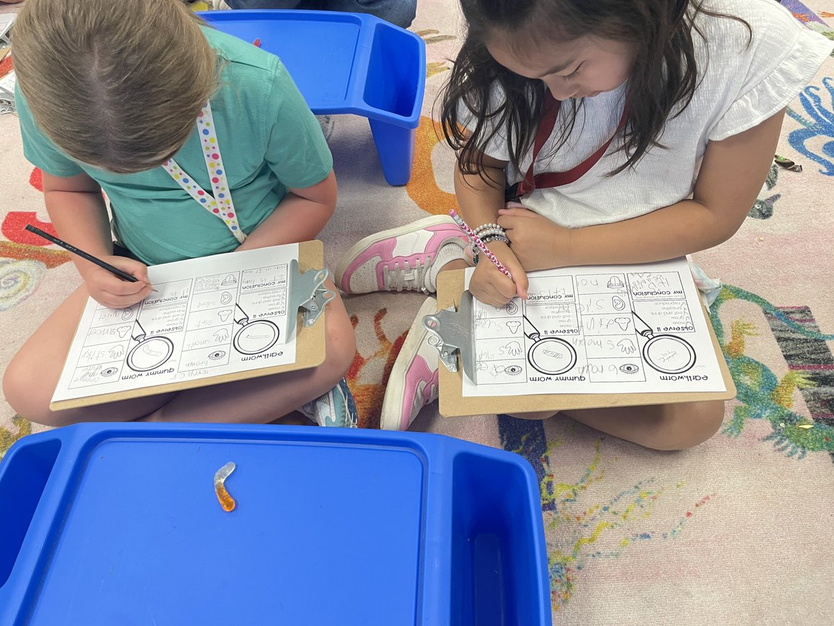 Mrs.Guajardo (@guajardo_jhe) on Twitter photo We had a great time exploring a living and nonliving thing today. Students discussed and refined their definition of what makes something living or nonliving. #hayeshawks We had a great time exploring a living and nonliving thing today. Students discussed and refined their definition of what makes something living or nonliving. #hayeshawks