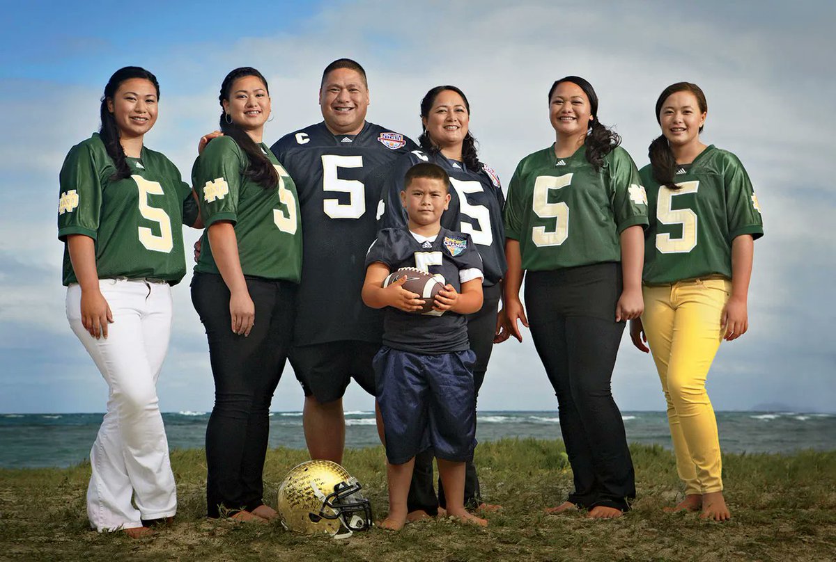 HoltzHeroes's tweet photo. "My parents knew Notre Dame was held to a different standard. When I received an official letter from them, it was like, 'Wow,' my parents took a step back."- Manti Te’o
☘️ 🏈 🌳 #PotOfGoldDay https://t.co/XaEXKUhnlS