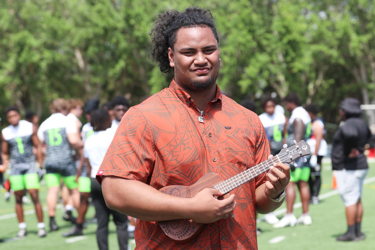 fbscout_florida's tweet photo. Battle In The Trenches brought out one of college football's best, @FrancisMauigoa from #TheU. Great guy and glad he's doing well. #BattleInTheTrenches https://t.co/TetomFKoNM