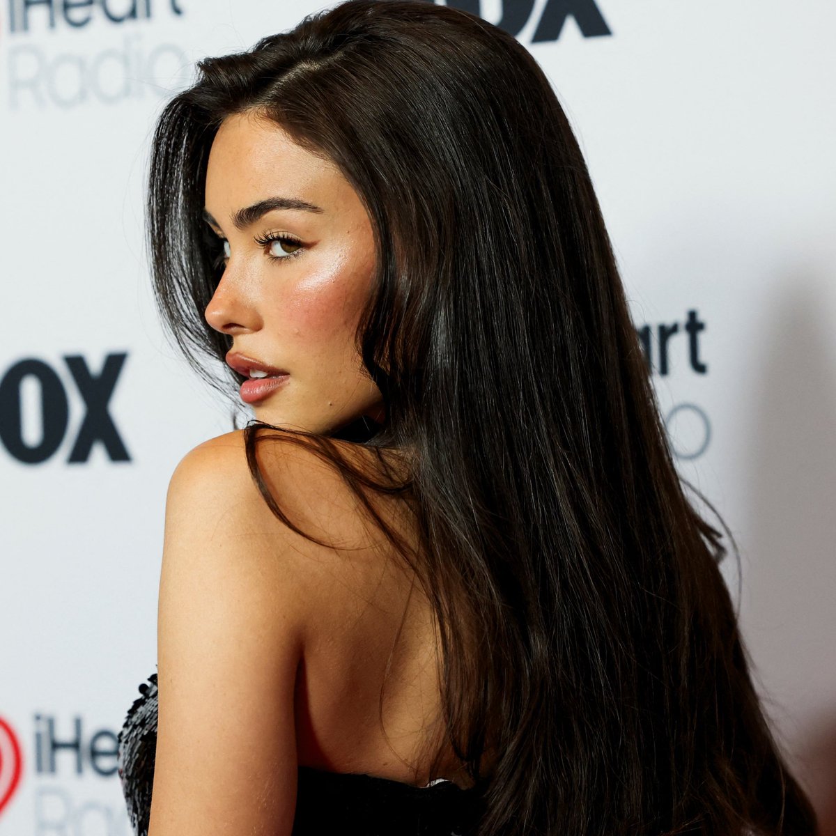 kissl6nds's tweet photo. i love when madison beer leaves her house https://t.co/5skHwPXPXD