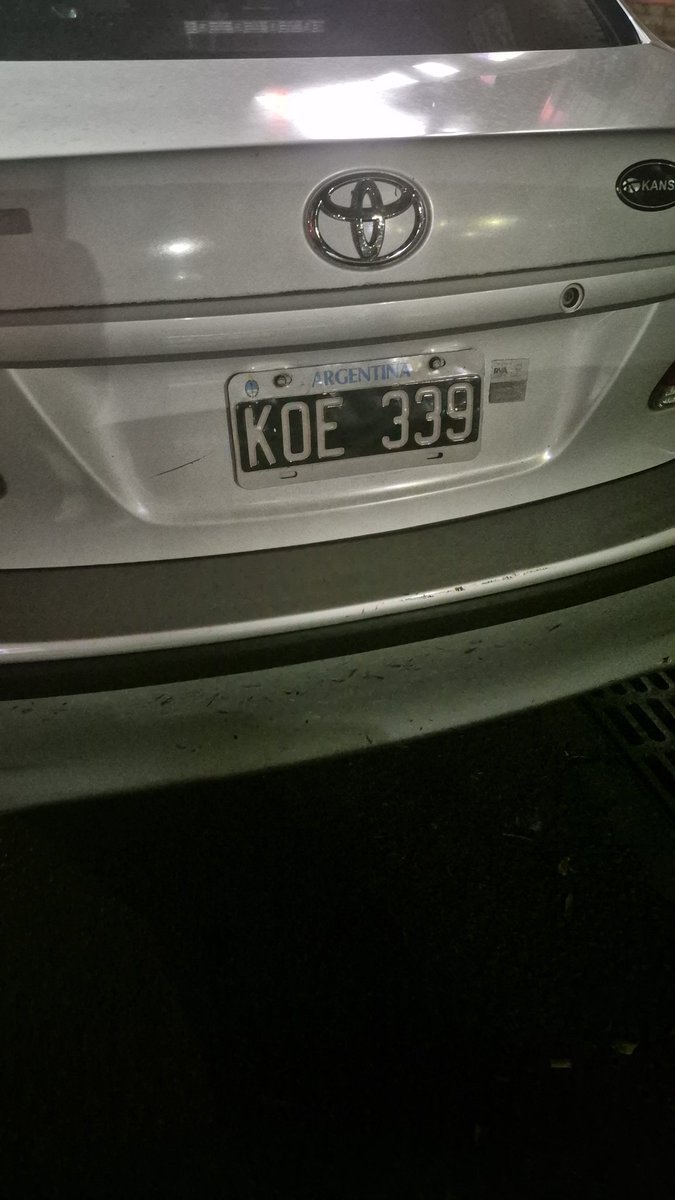 franciscopalma3's tweet photo. Mendoza 2494 caba no puedo ingresar a mi casa, 3 vez en 2 semanas, @batransito mandas msj a la grúa no te responden, que solución hay? Cansado de esta situación. A la noche también estacionan mal, no solo durante el dia https://t.co/vydaqByNLL