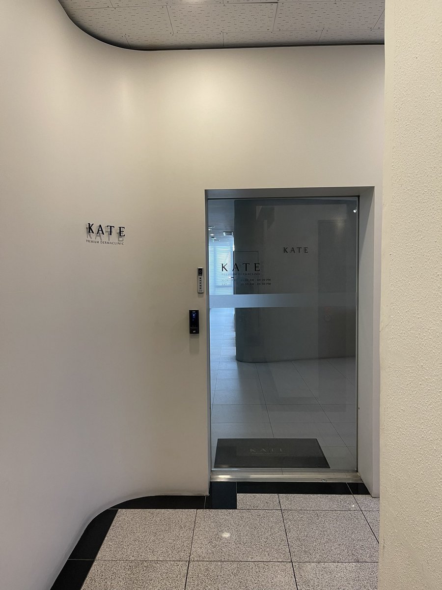 SNbqe30's tweet photo. 弘大にあるKATEｸﾘﾆｯｸ(@kate_clinic )でｱｲﾛﾝｺﾗｰｹﾞﾝﾘﾌﾄを受けてきました💁🏻先生も優しくて施術も痛く無く安心して施術できました☺️糸リフトは怖いって思ってる方はｱｲﾛﾝｺﾗｰｹﾞﾝﾘﾌﾄおすすめ！1回でも写真の感じ✨3回ほどすればもっと効果が出るみたいです( ◠‿◠ ) https://t.co/cYtwe8gxly