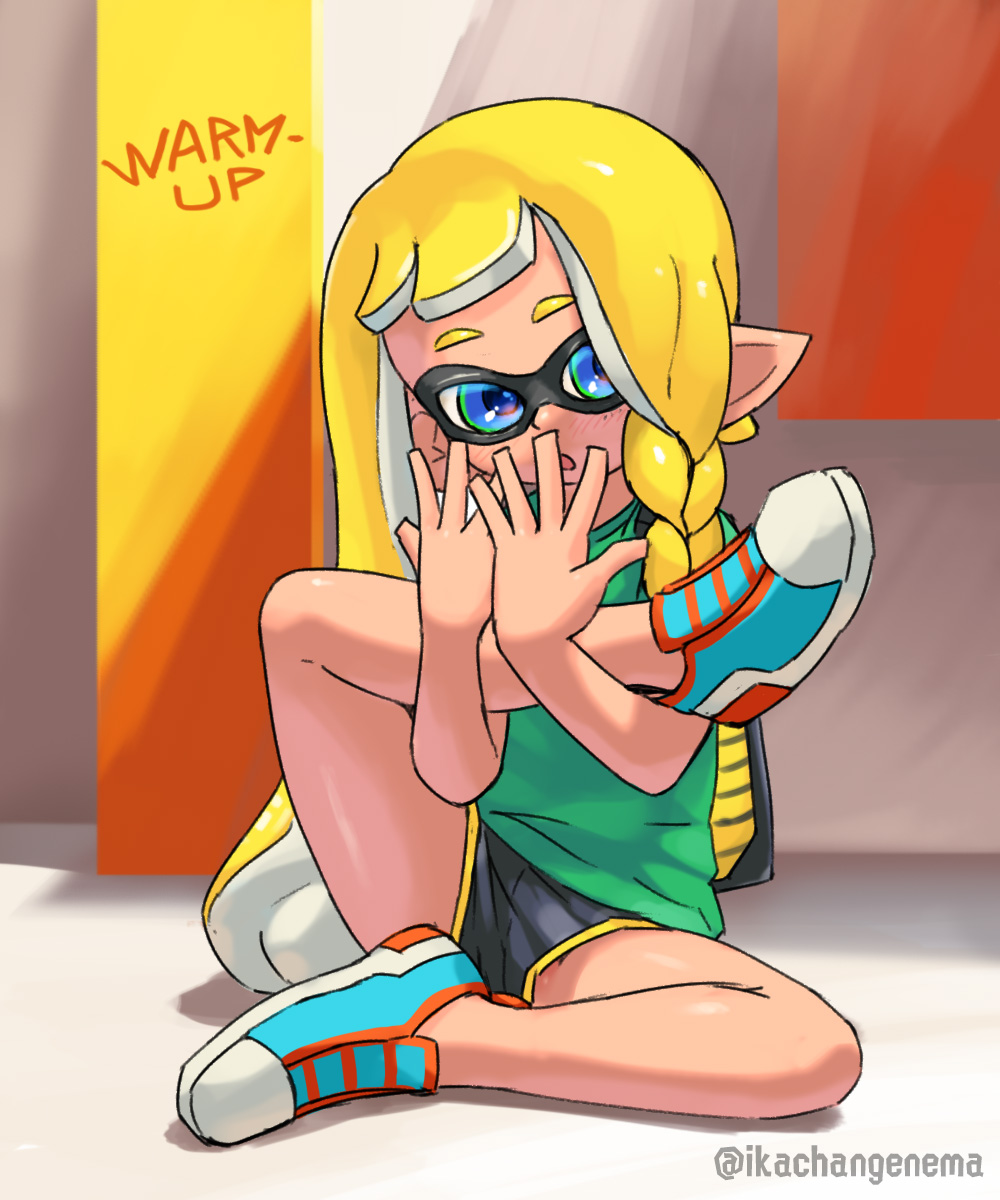 イカちゃんの準備運動 後ろに倒れやすい難しいやつ
Difficult pose to fall backwards easily. 