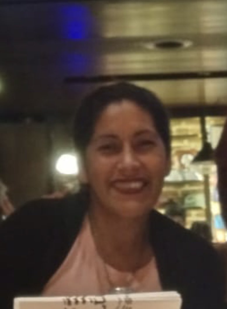 piazza_alfredo's tweet photo. Una compañera de fábrica. A los 35 me dijo “quiero ser maestra”. Dos años más tarde me dijo, “Alfredo, empecé”, cuatro años más tarde me dijo: “me recibí”. - Un año más y me dijo:  “me nombraron en la escuela del barrio”.  - La tuve como ejemplo siempre, hoy es directora rural. 👏🏻👏🏻👏🏻👏🏻
