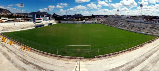 O prefeito Fabinho Lisandro realizou uma vistoria no estádio Cornélio de Barros, ao lado do presidente do Salgueiro AC, Claudinei Santos.

A requalificação do gramado já está em andamento, e outros reparos necessários serão realizados. Em breve o Carcará vai voltar.