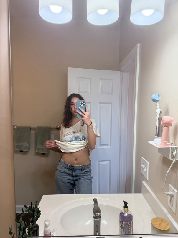 paigeishere18's tweet photo. my tiny waist has turned so many men against their fat wives 👍 https://t.co/TtFMRZDiO6