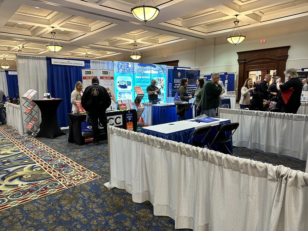 VEMS 2025 has kicked off in Roanoke! Welcome to the Vendor Hall Grand Opening &amp; Reception.
#VEMS2025 #VendorHall #GrandOpening #ReceptionEvent #RoanokeEvents #BusinessNetworking