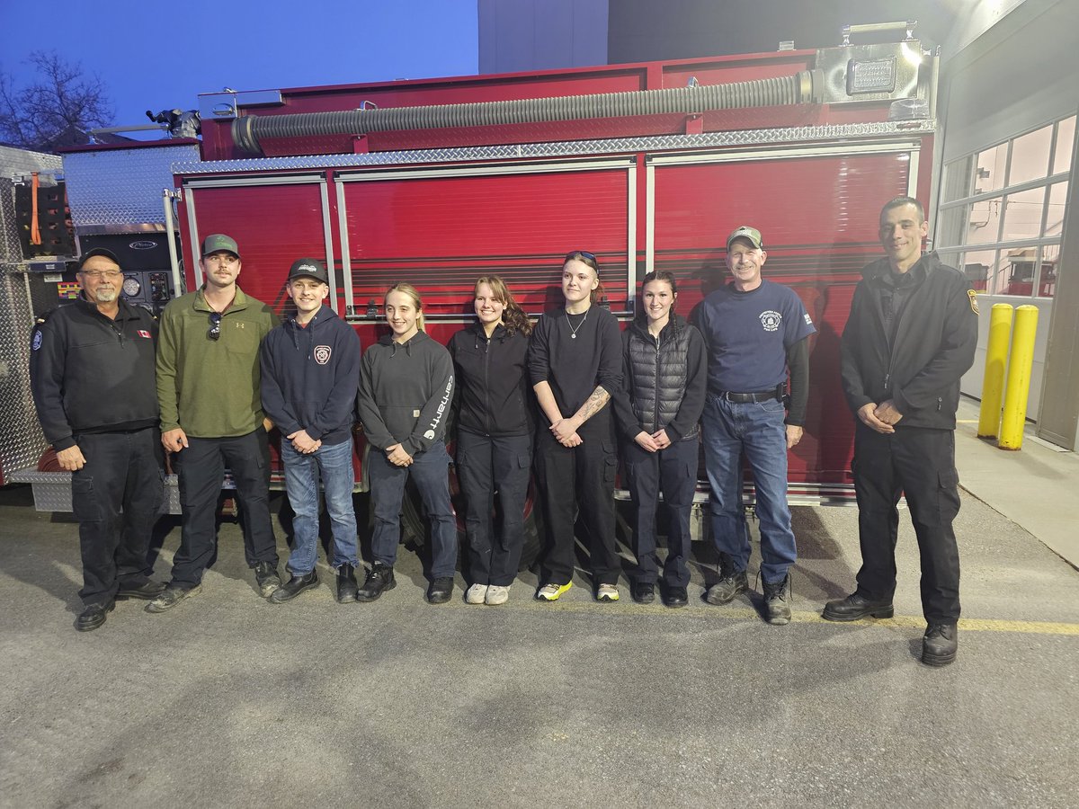 Dan Smith (@d_chief_smith) on Twitter photo 7 new volunteers started at stn's 4 & 5 tonight. Welcome to <a href="/BellevilleFire/">Belleville Fire and Emergency Services</a> ! 7 new volunteers started at stn's 4 & 5 tonight. Welcome to <a href="/BellevilleFire/">Belleville Fire and Emergency Services</a> !