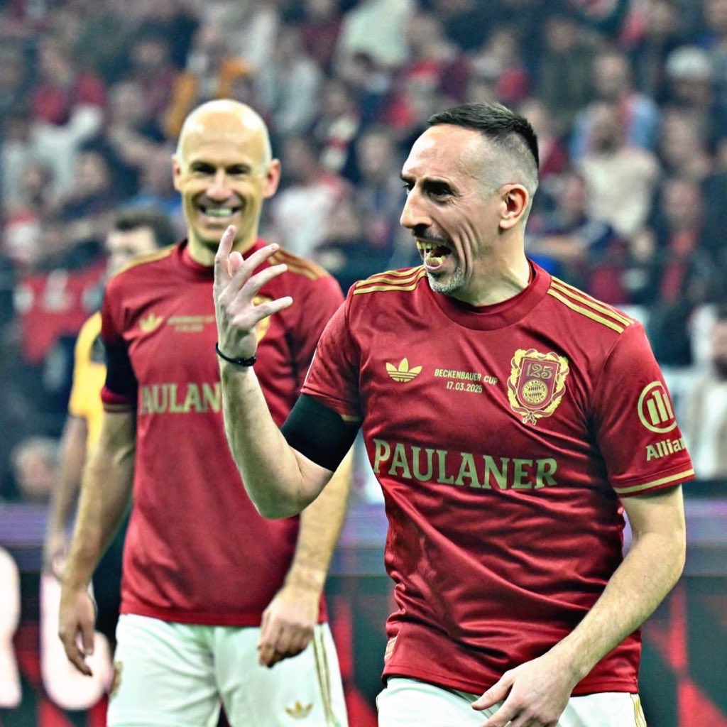 oficialsincerao's tweet photo. Pior que eu parava demais pra assistir Bundesliga só pra ver esses dois jogarem. Lendas! https://t.co/3gOTjLJFfH