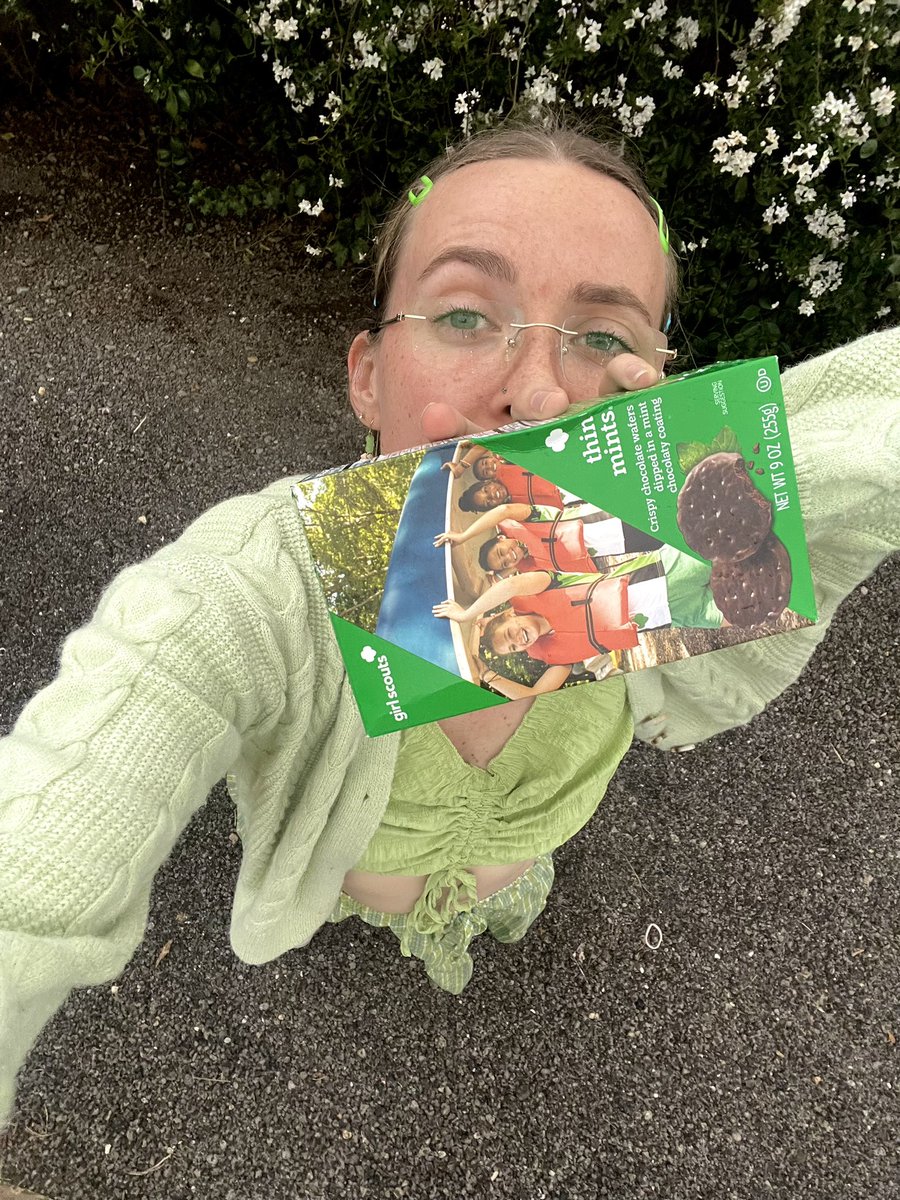 it started raining but I still wanted my fit check. peep also I got the last box of thin mints for the season

happy leprechauns day 🥰🍀💚