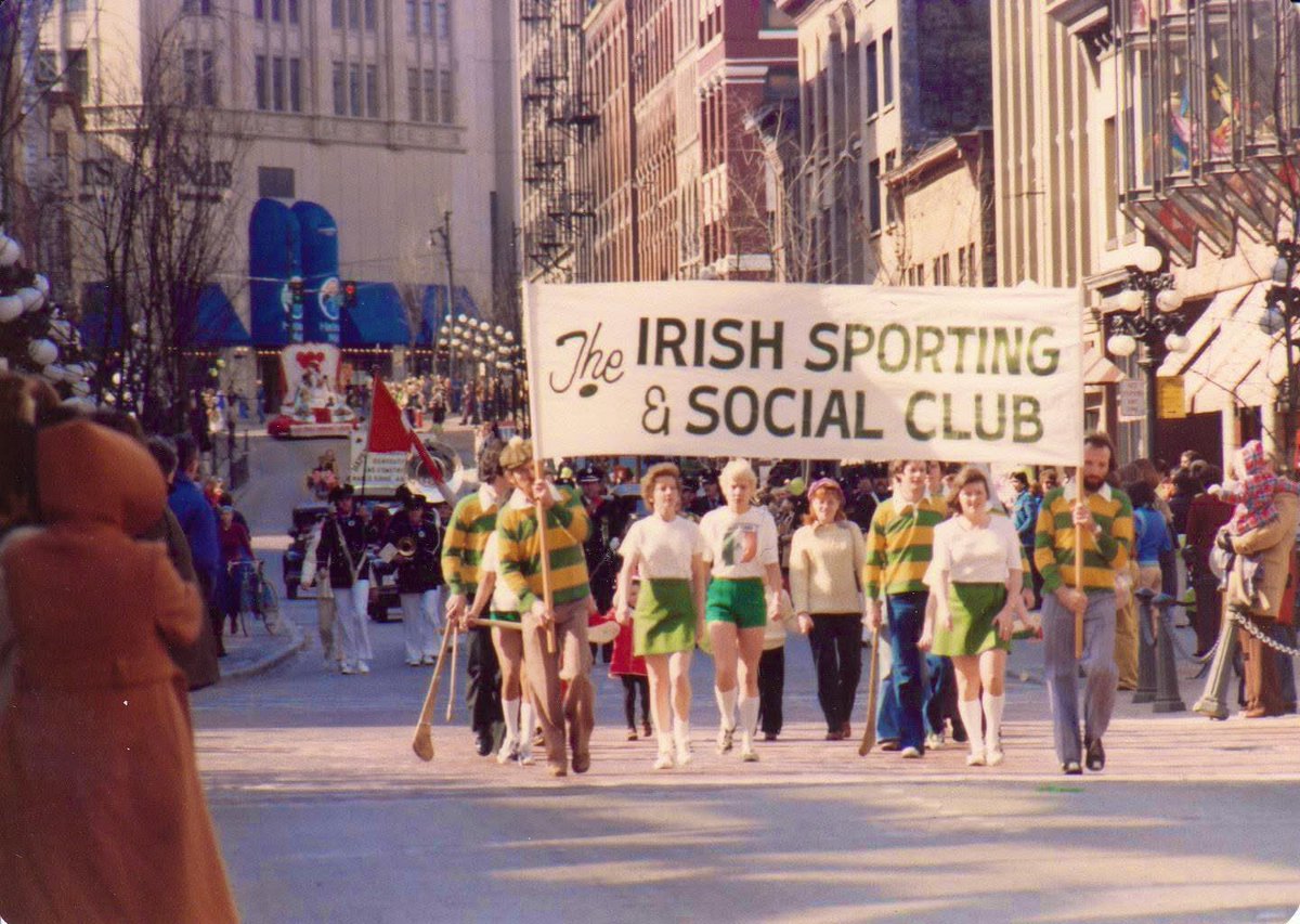 “Lá Fhéile Pádraig Sona Dhaoibh” ☘️

Our club members were photographed marching in Vancouvers’ St Patrick’s Day Parade in 1977 ☘️🇮🇪

#gaa #lgfa #hurling #camogie #irish #issc #expats #StPatricksDay #vancouver