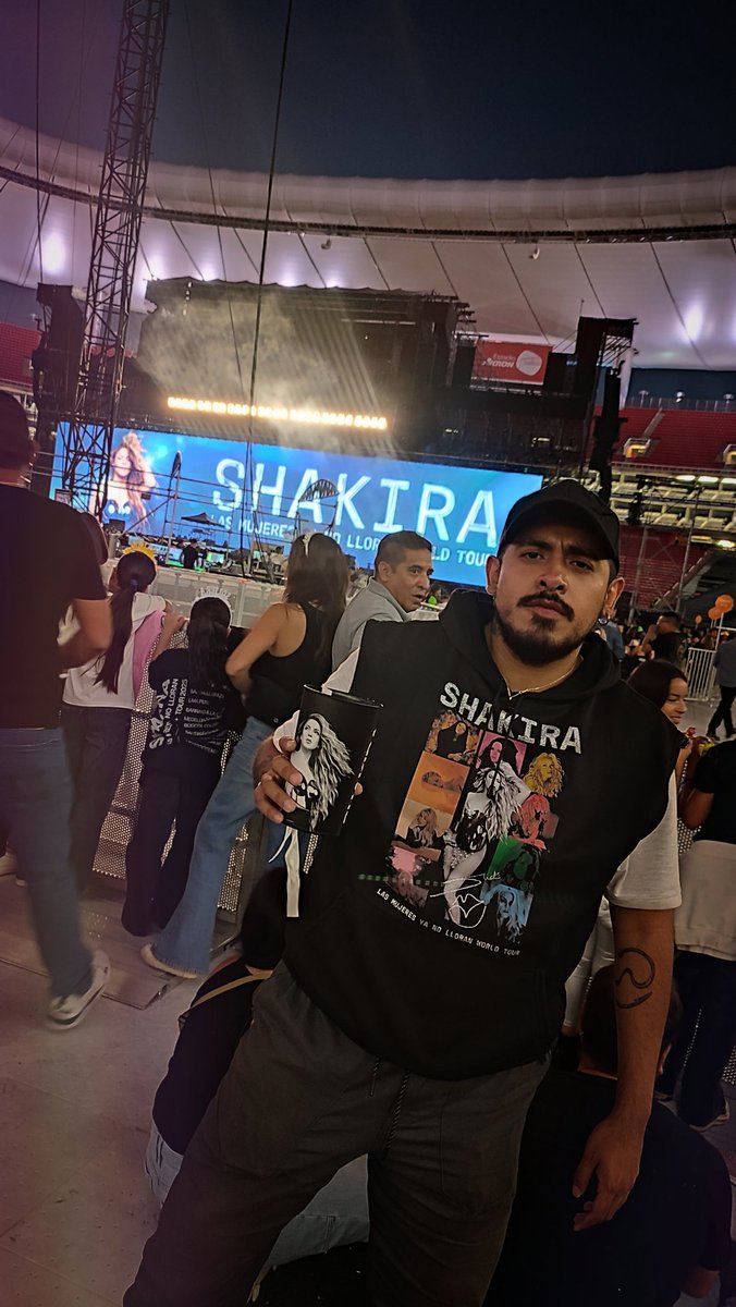 MarcHyrumMX's tweet photo. A aullar con la loba desde CDMX en Guadalajara! 
@shakira #LMYNLWorldTour #LMYNLWorldTourGuadalajara https://t.co/hH0gyylNDi