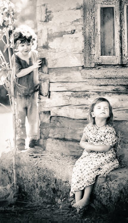 Usted es mía,   
aunque no esté a mi lado 
y yo soy todo suyo, aunque 
sólo la visité en sus sueños...