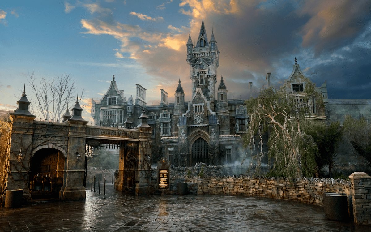 Michael_Aiello's tweet photo. As one of many bringing Universal’s horror legacy to life in seasonal and temporary ways in our parks for almost 2 decades, I still can’t believe this is real. These amazing monsters can be loved by millions 365 days a year. What an achievement by the team. What a love letter. https://t.co/8T9YGEJWfL