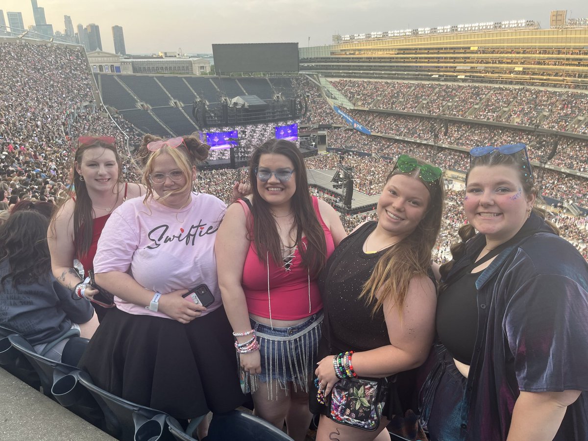 OTPbeliever's tweet photo. @taylornation13 Being with my favorite girls is one of my favorite memories 💖🪩✨🫶 #TSTheErasTour @taylornation13 @reagansversion https://t.co/1u2dVon8na