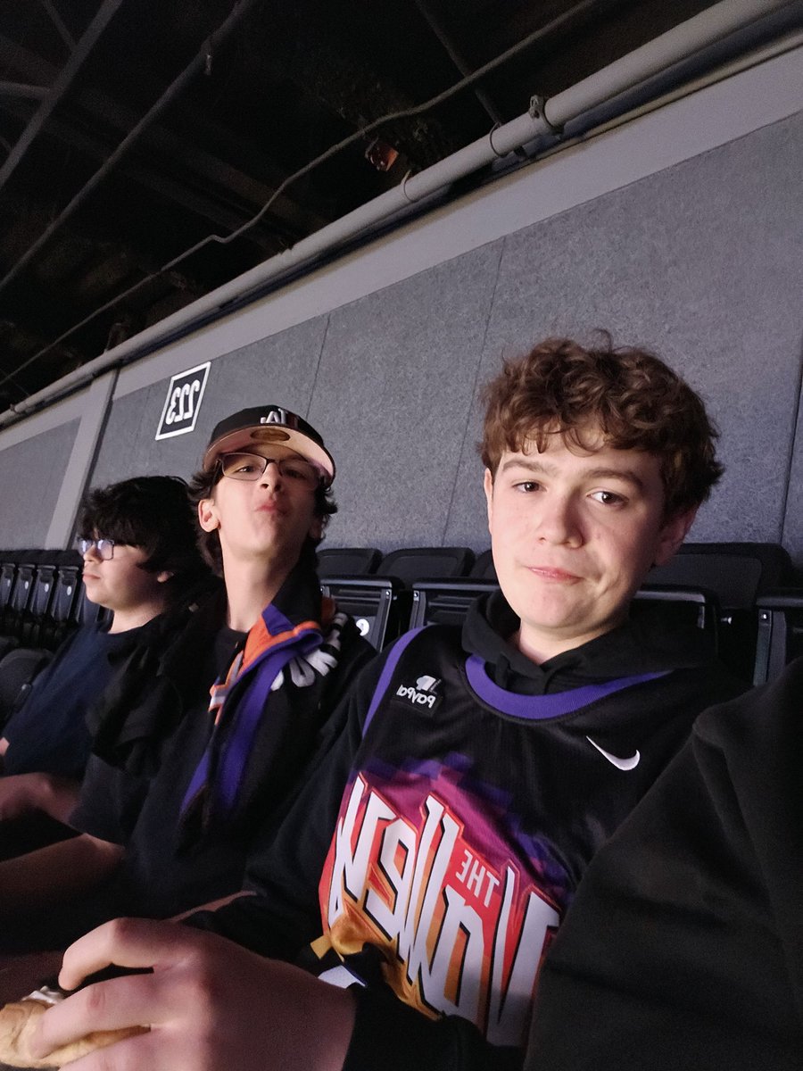 teamblackwell's tweet photo. @Suns #SunsUp 
Suns gonna win tonight!!! https://t.co/l9MyoIfHvW