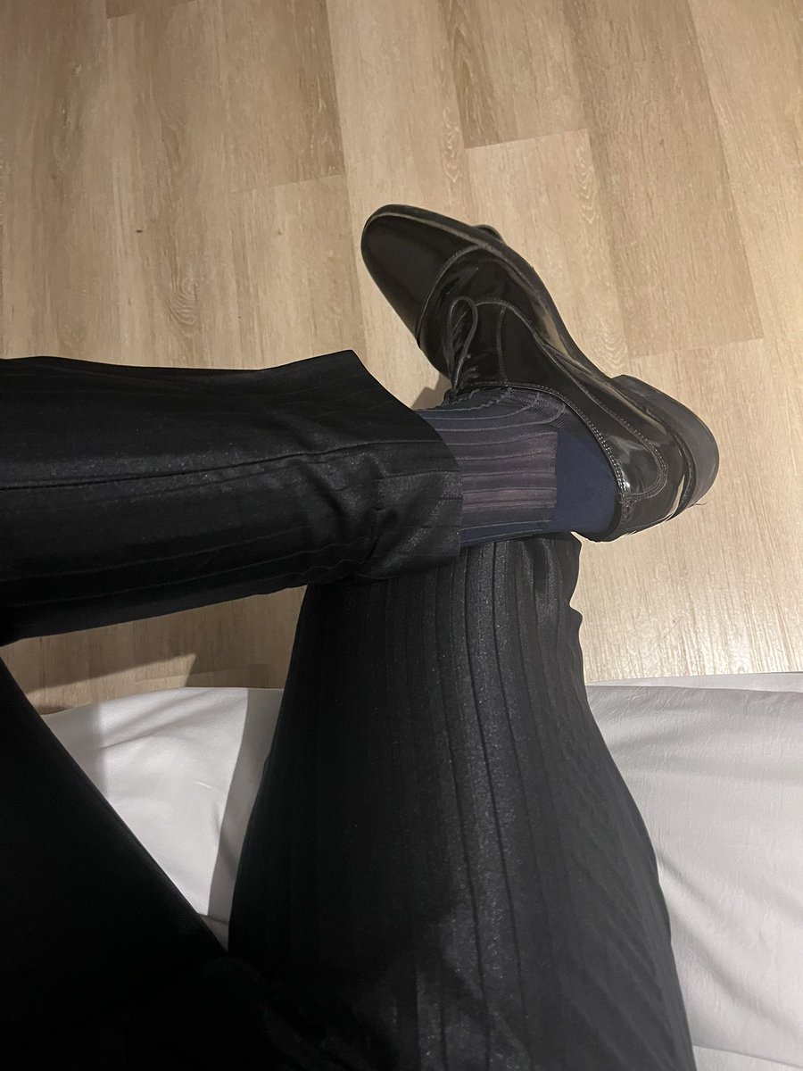 SuitQMan's tweet photo. 对条纹爱不释手 https://t.co/cQjzBRA6pc