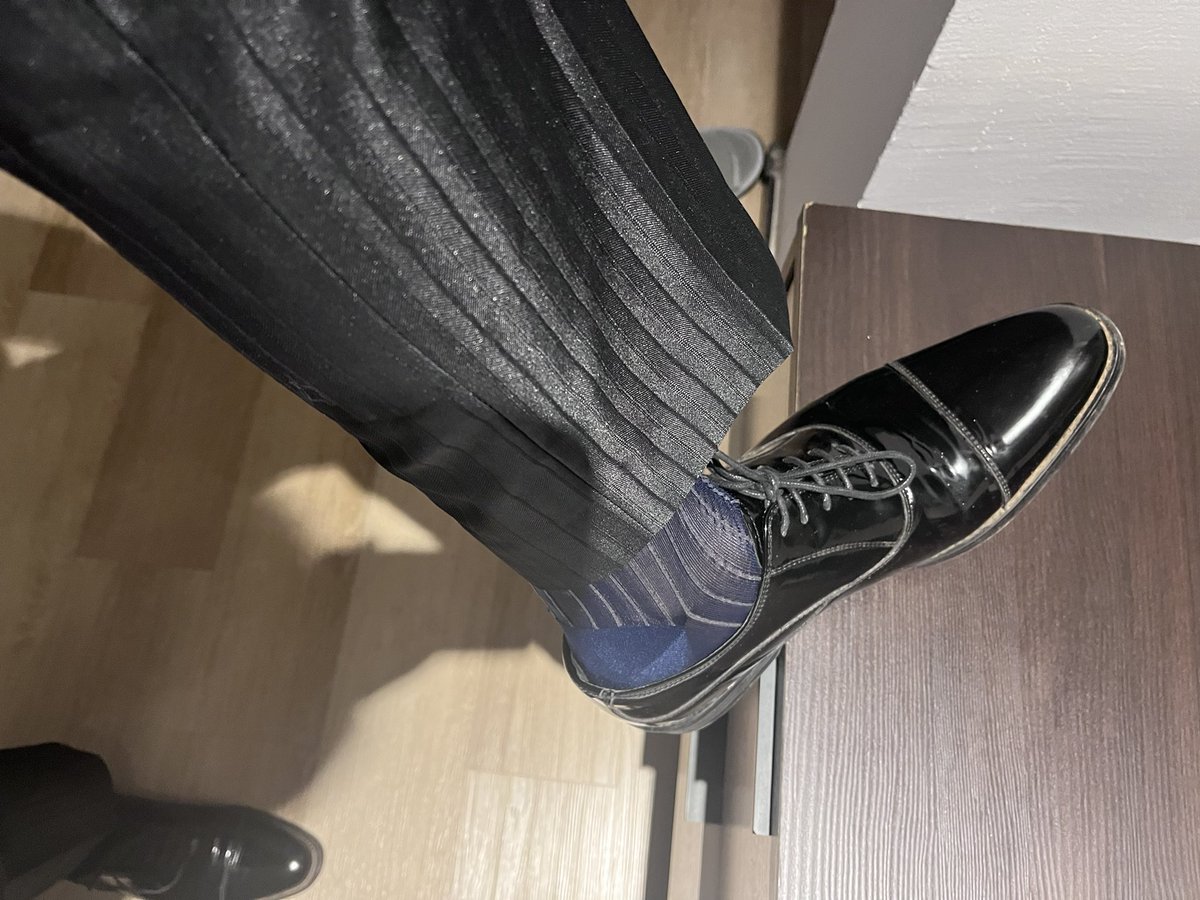 SuitQMan's tweet photo. 对条纹爱不释手 https://t.co/cQjzBRA6pc