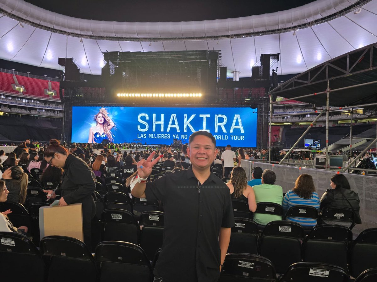 AdanMebarak's tweet photo. Estoy aquí queriendote amándote 
#Shakira #LMYNLWorldTour 
Desde ciudad Juárez para aullar con la Loba @shakira https://t.co/LBORMWAoax