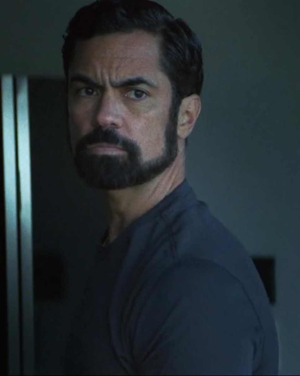 TeamDannyPino's tweet photo. 30 days until Dannyโs birthday so Iโm only picking faves. ๐คโค๏ธ Miguel was so interesting to watch because you never knew which Miguel was going to attack which problems. He was organized chaos in human form.
#DailyDannyPino
#mayansmc #mayansfx #miguelgalindo https://t.co/ykcxcNWAET