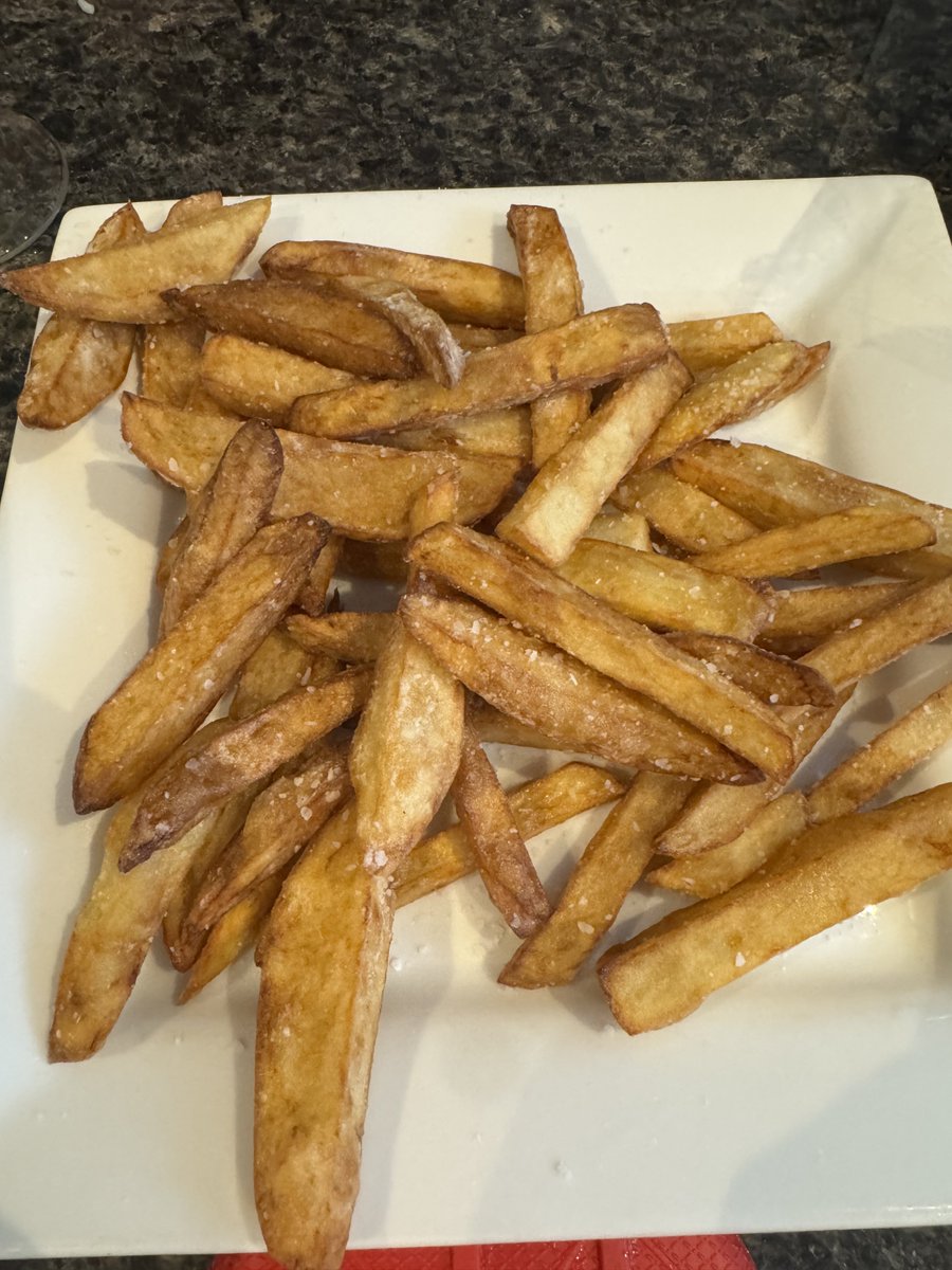 acemacg's tweet image. Homemade fries for the win tonight. The steak was decent but a cheaper cut that I will have to work on to make more tender. 
#KitsWhoCook @calmecam