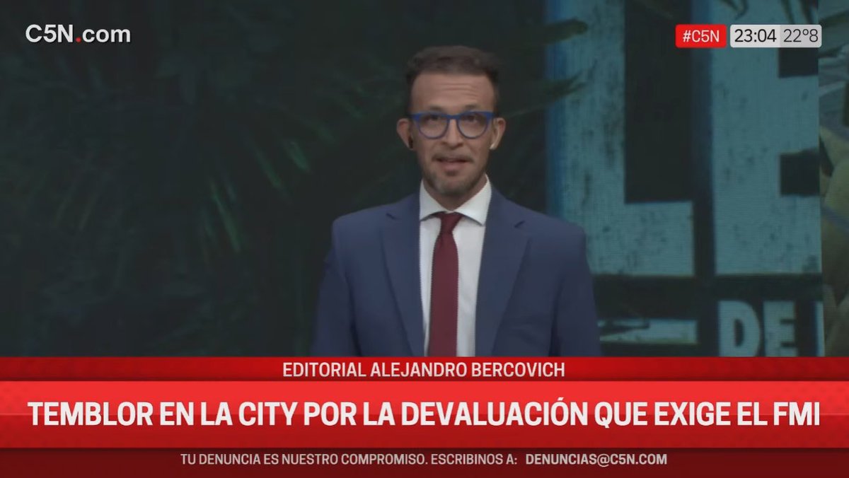 Está habiendo una corrida a la que nadie se anima a llamar por su nombre. Porque entre el viernes y hoy, el Banco Central tuvo que entregar 530 millones de dólares en intervenciones en el mercado. 

🦁🍌 #LaLeyDeLaSelva en vivo
🔗 youtube.com/watch?v=jTDk5C…