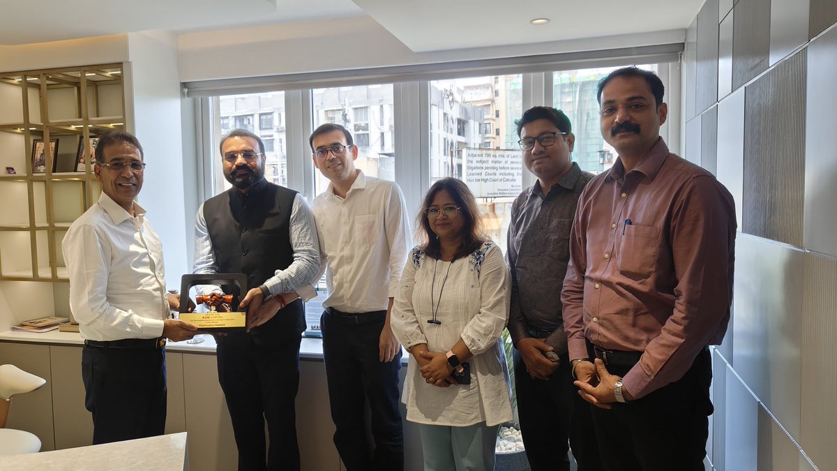 Another feather to our cap ! Moment of great joy to receive the award for highest Fixed Deposit (FD) mobilization for the fiscal year 2024-2025, presented by Mr. Mahendra Singh, Business Head and Assistant Senior Vice President of  Mahindra Finance at our office. 
Many congratula