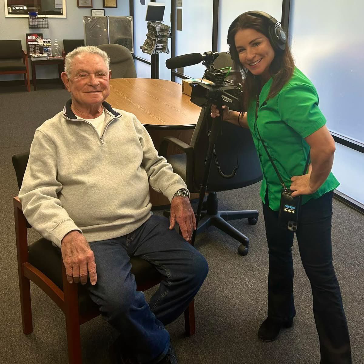 DartonSleeves's tweet image. Fun day with Jen from @Hangsterfers. Be on the lookout for their next edition of The Monthly Lube. #dartonsleeves #dartonarmy