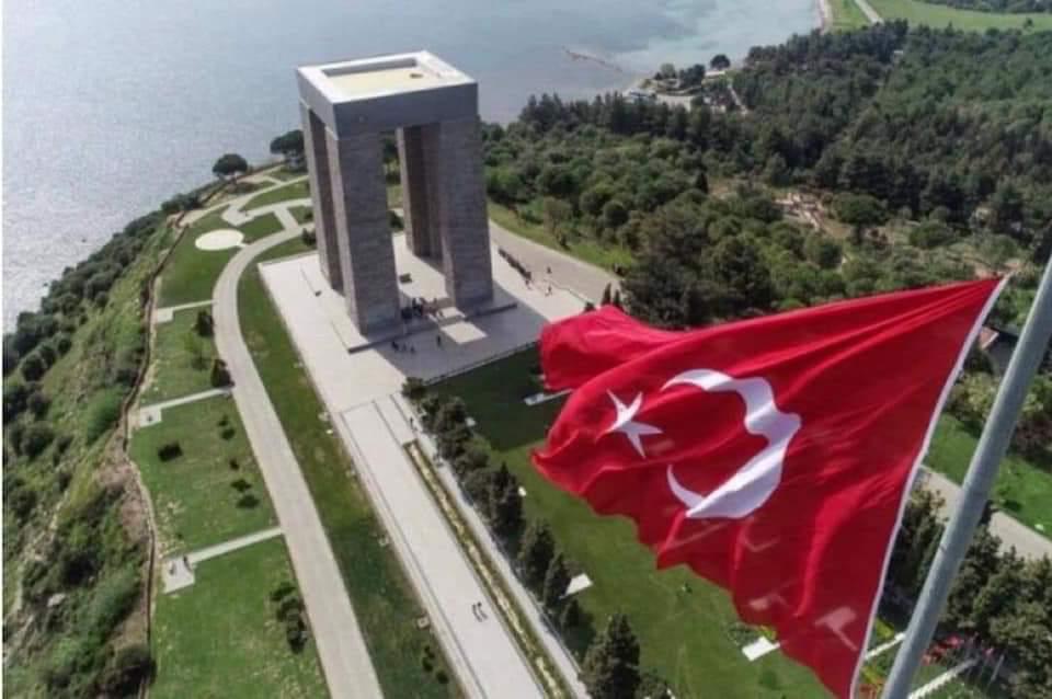 Bir hilâl uğruna, yâ Rab, ne güneşler batıyor!

Gazi Mustafa Kemal Atatürk başta olmak üzere #Çanakkale’de canı pahasına düşmana geçit vermeyen kahraman ecdadımızı ve istikbalimiz uğruna hayatlarını feda eden tüm şehitlerimizi rahmet ve minnetle yâd ediyorum. 🇹🇷
#18Mart1915
