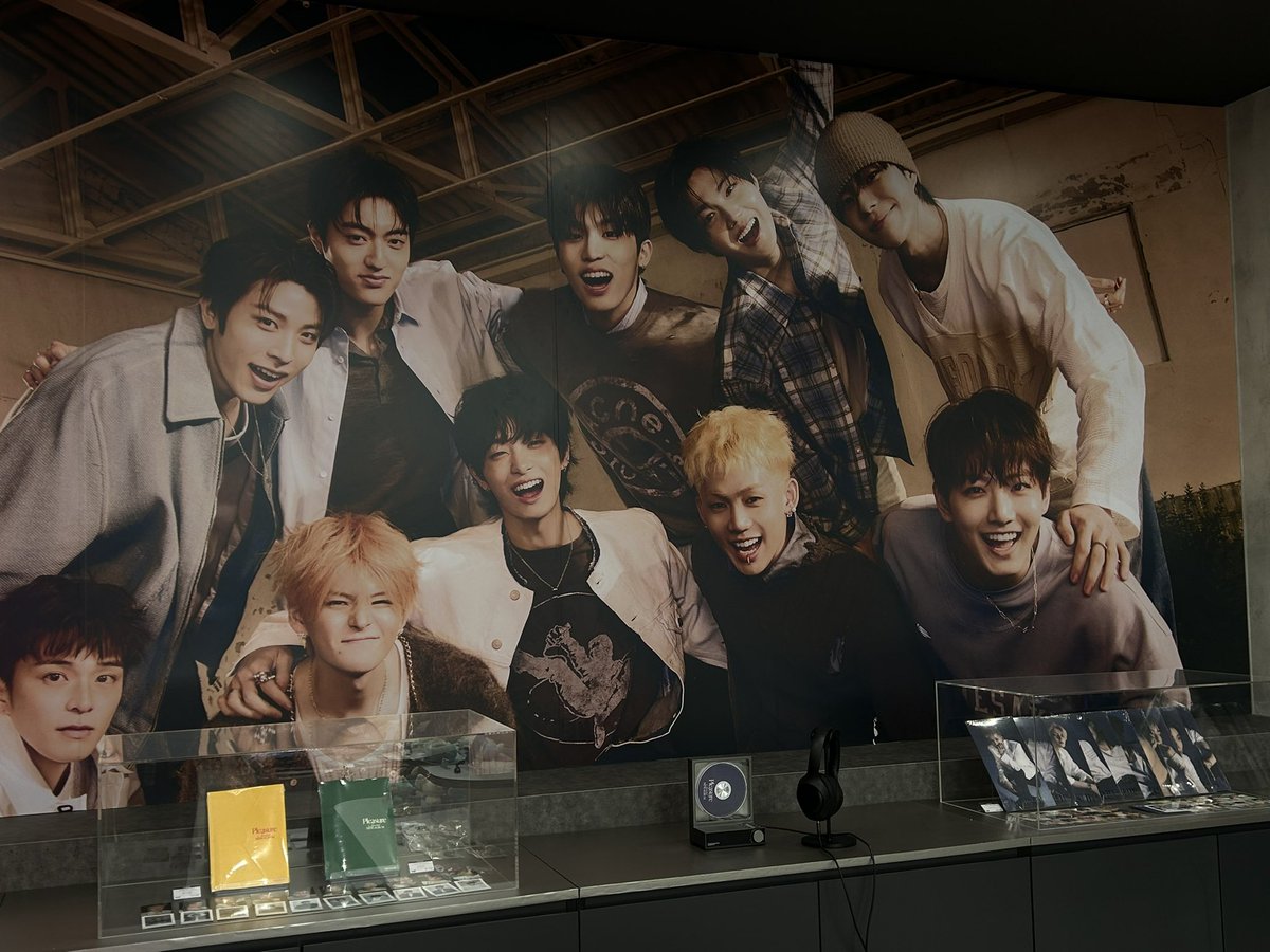 theSameE_insa's tweet photo. TREASURE SPECIAL MINI ALBUM #PLEASURE &amp; OFFICIAL MD 💛

#더세임인사점 에서 만나볼 수 있습니다! https://t.co/iEJxwa6go2