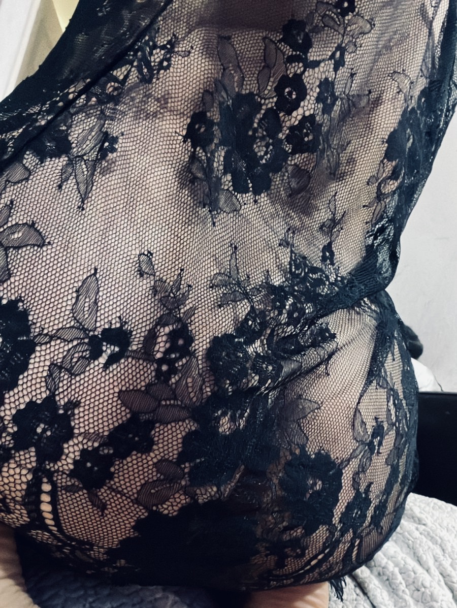 vanessapeluq's tweet photo. mejor me tapo hasta que baje de peso #lenceria #babydoll #piyama #sexy #sex #sexo #humeda #caliente #cama #culo #pompas #piernotas https://t.co/vRO1m3Or2Z
