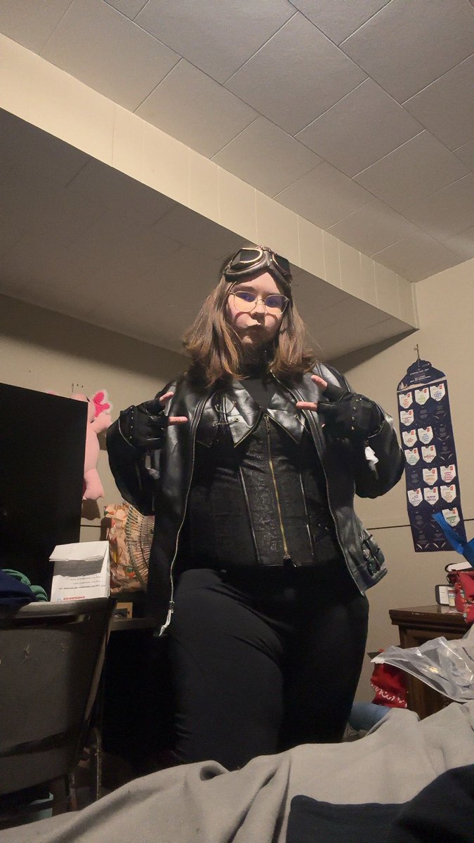 RlDEROFICE's tweet photo. // not actually sensitive content it’s just I don’t wanna see my own face on the tl but anyways here is the start of my dragon rider cosplay for my local comic con in may!! 

I need to get patches for the jacket still! https://t.co/nxacH9aVol
