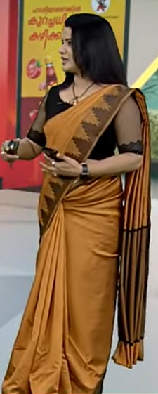 djs_woe's tweet photo. #indian #beauty #djs_woe #kerala #keralawoman #saree #SareeTwitter #southindian #style #tvanchor #newsanchor #anchor https://t.co/uoRxXqfI8d