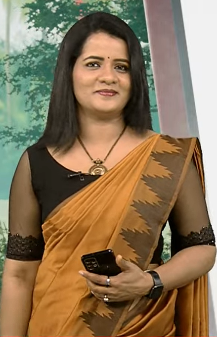 djs_woe's tweet photo. #indian #beauty #djs_woe #kerala #keralawoman #saree #SareeTwitter #southindian #style #tvanchor #newsanchor #anchor https://t.co/uoRxXqfI8d