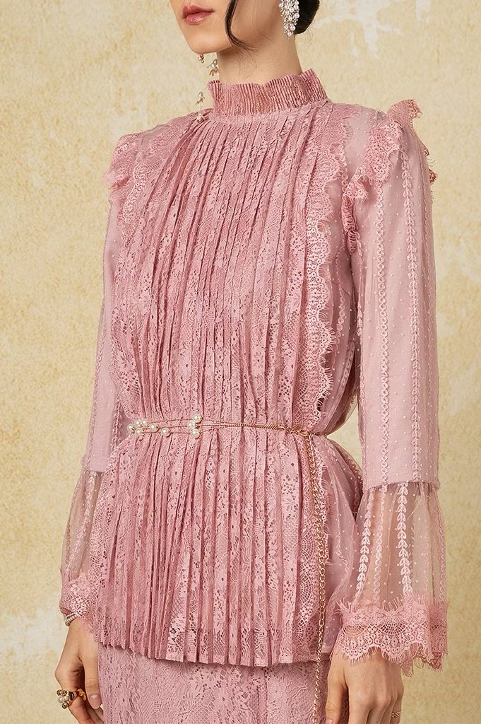 Suka design kedai ni sebab semua up to date and bring out luxurious vibes gituhh 👏🏻😮‍💨 harga pun normal lah untuk sehelai baju raya 😌