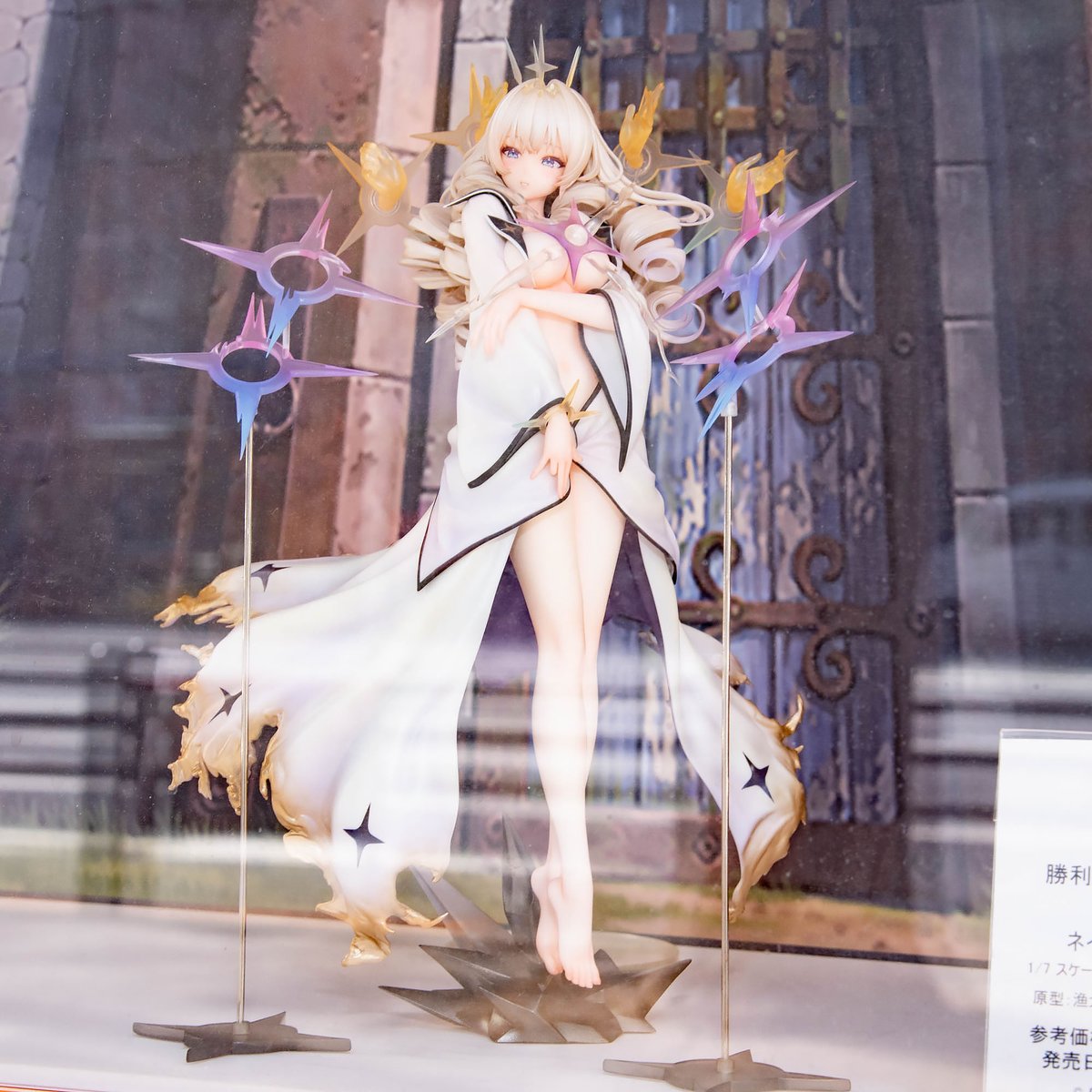 コミックZIN様のビル看板に、AniGift様の「勝利の女神：NIKKE クラウン