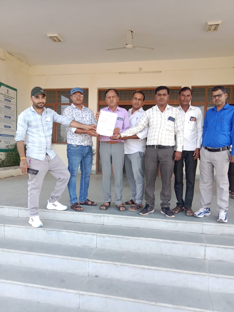 शिक्षक संघ RESTA ने विभिन्न मांगों को लेकर दिया ज्ञापन :-SFG ग्रांट,बच्चों की गणवेश,गणेश सिलाई की राशि, बिजली बिल, छात्रवृत्ति की राशि, खेलकूद की राशि l 
अकलेरा,मनोहरथाना,खानपुर,बकानी,    झालरापाटन,
<a href="/RESTARajasthan/">शिक्षक संघ रेसटा,राज.।</a> 
<a href="/DrKirodilalBJP/">Dr. Kirodi Lal Meena</a>
<a href="/BhajanlalBjp/">Bhajanlal Sharma</a>
<a href="/RajCMO/">CMO Rajasthan</a>
<a href="/madandilawar/">Madan Dilawar</a>